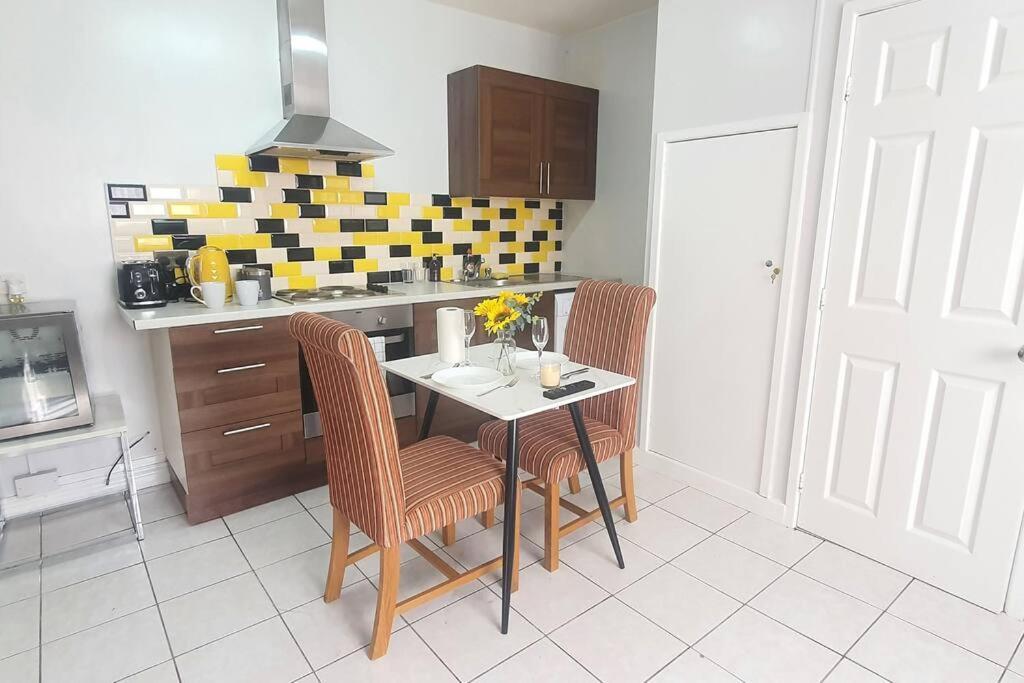 Lister Park Bradford Stylish 1Bed Coach House - Quiet & Tranquil Cottage & Parking Εξωτερικό φωτογραφία