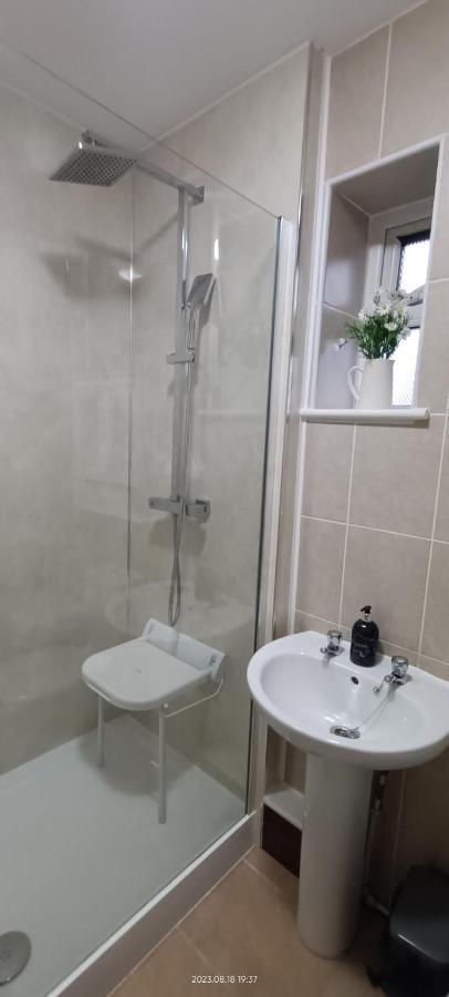 Lister Park Bradford Stylish 1Bed Coach House - Quiet & Tranquil Cottage & Parking Εξωτερικό φωτογραφία
